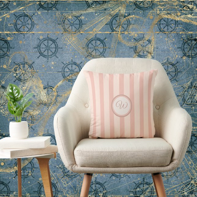 Coussin Breezy en plage avec initiale (Créateur téléchargé)