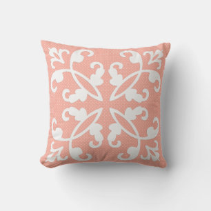 Coussin Broderie anglaise - blanc sur pois suisses pêche