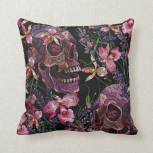 Coussin Broderie crâne humain et fleurs d'orchidées rose