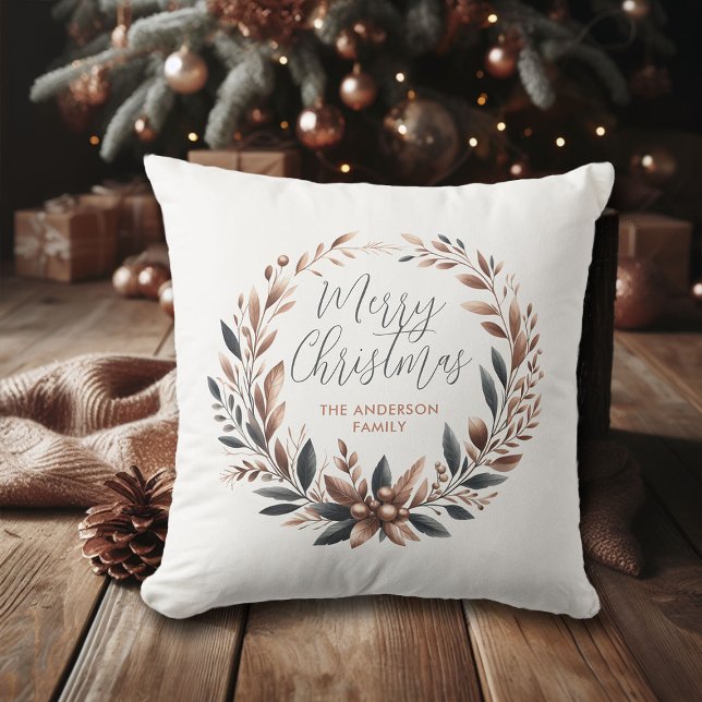 Coussin Brown Noël Joyeux Caramel en cuivre Turquoise Wrea (brown christmas throw pillow personalized family name copper green terracotta earth tones neutral)