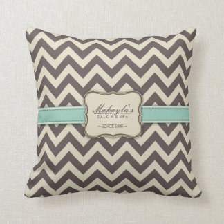 Coussin Brun, vert et beige modernes élégants de Chevron