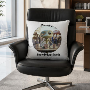 Coussin Buveur de café extraterrestre survivant de la Terr