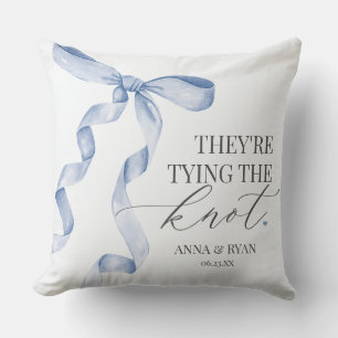 Coussin Cadeau de Fête de Fiançailles Blue Bow Tying the K