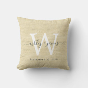 Coussin Cadeau de mariage en lin beige avec monogramme bla