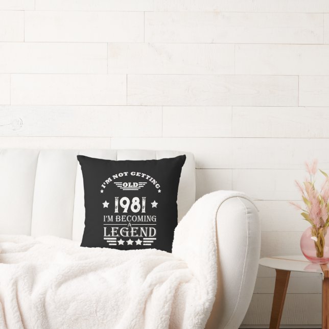 Coussin Cadeaux d'anniversaire vintages personnalisés noir (Canapé)