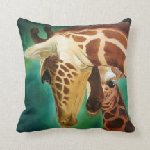 Câlin d'enfant de mêmes parents de girafe