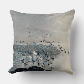 Coussin Canards, colverts et cygnes sur le lac au coucher