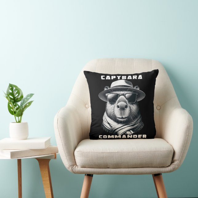 Coussin Capybara avec lunettes de soleil Capy Commander (Chaise)