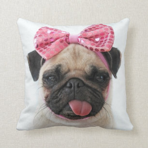 Coussin Carlin à cou rose