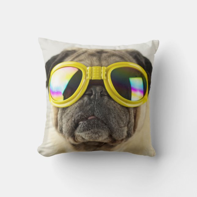 Coussin Carlin avec lunettes (Recto)