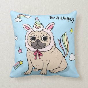 Coussin Carlin Embarrassed avec le casquette de licorne