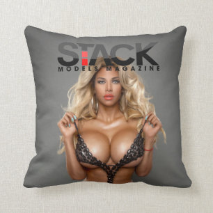 Coussin Carreau de Gizel par Stack Models Inc.