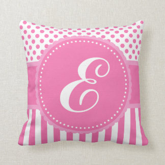 Coussin Carreau rose de points et de rayures de monogramme