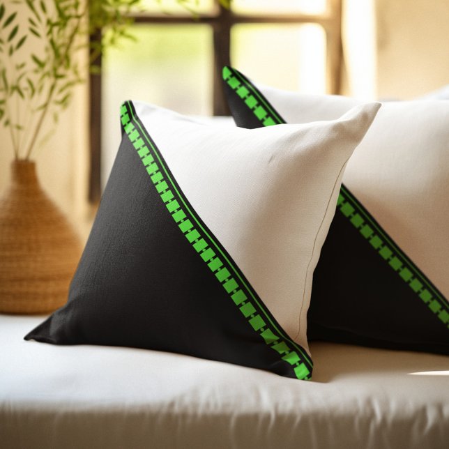 Coussin Carrés et cercles verts sur noir et blanc (Créateur téléchargé)