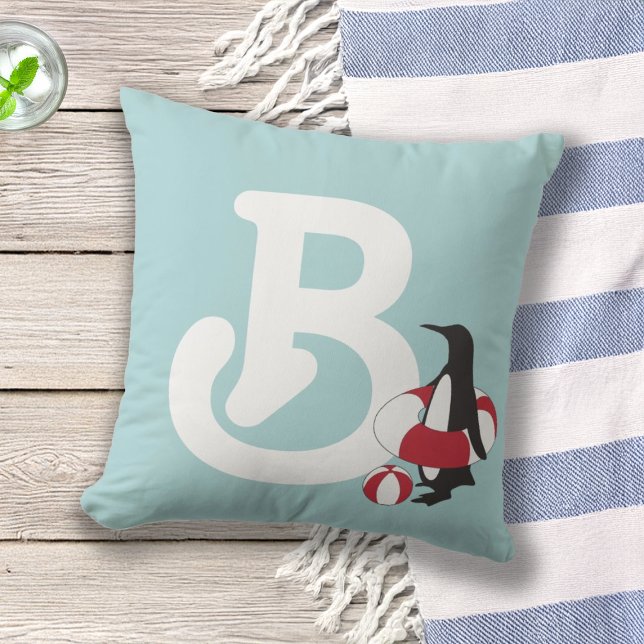 Coussin Cartoon bleu clair Pingouin Enfants Monogramme (Créateur téléchargé)