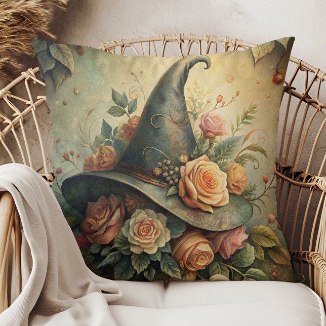 Coussin Casquette floral de cuisine - Vibes de cottage got (Witchy Floral Hat – Soft Gothic Cottage Vibes Throw Pillow in a boho rattan armchair.)