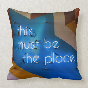 Coussin Ce doit être l'endroit NEON Sign Funny