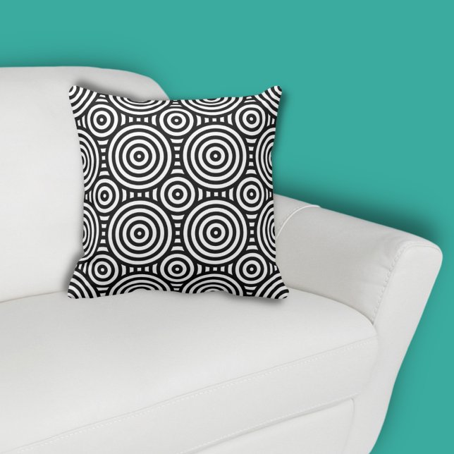 Coussin Cercle noir tribal Motif blanc (Tribal Nested Circle Black Pattern on White Throw Pillow, color customization possible)