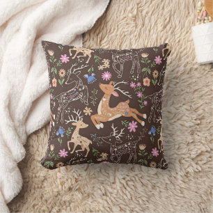 Coussin Cerfs magiques de l'art folklorique dans une forêt