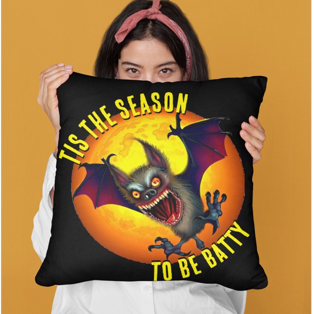 Coussin C'est la saison pour être Batty Vampire Bat (Créateur téléchargé)