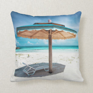 Coussin Chaise de plage et plage argentée de sables du
