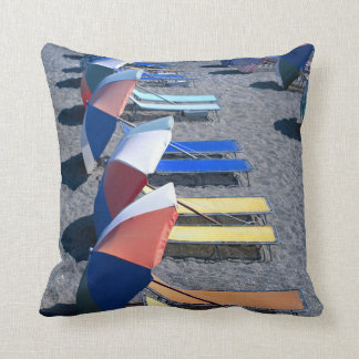 Coussin Chaises vides sur la plage