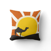 Chameau avec le coucher du soleil