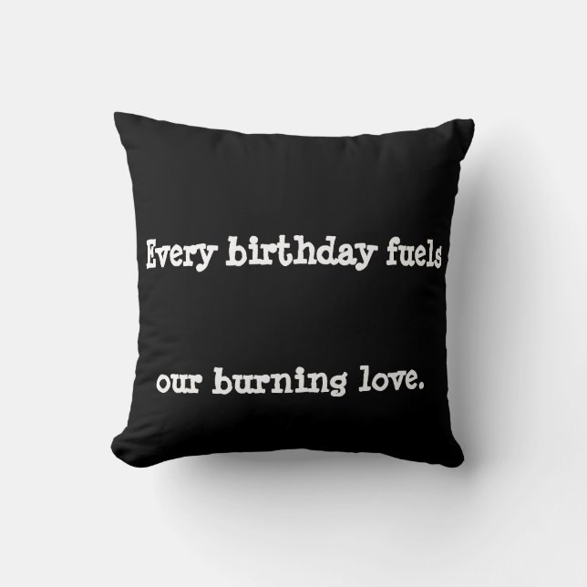 Coussin Chaque anniversaire alimente notre amour brûlant. (Recto)