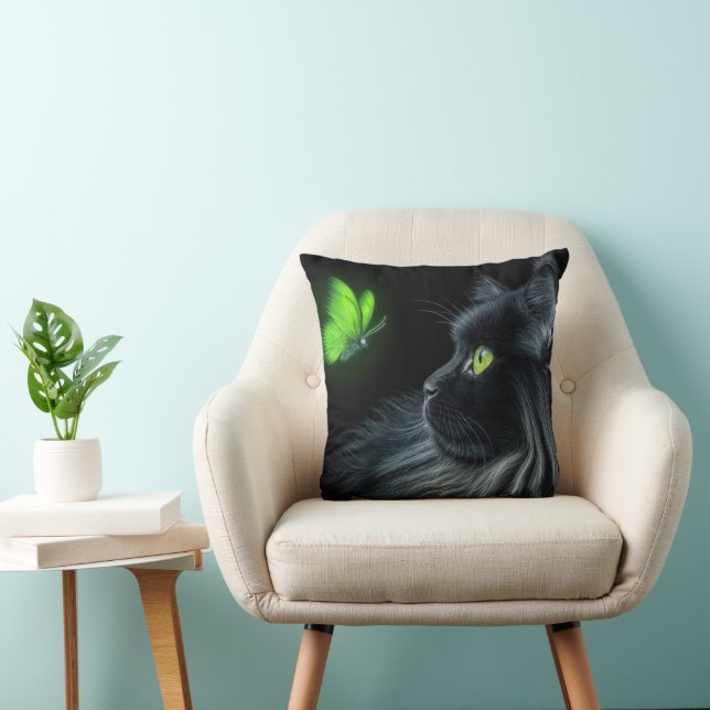 Coussin Chat Noir qui s'agenouille à un papillon vert bril (Chaise)