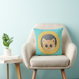 Coussin Chat regardant à travers un hublot de bateau