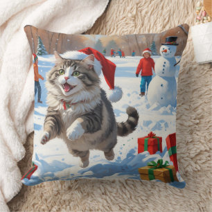 Coussin Chat Sibérien Courant dans la Neige avec un Chapea