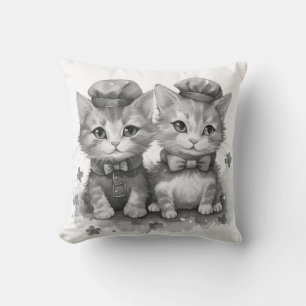 Coussin Chatons noirs et blancs avec cravate arc et casque