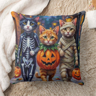 Coussin Chats Tuxedo faisant Trick-or-Treating dans un cos