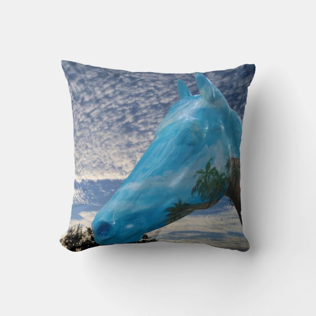 Coussin Cheval bleu peint et ciel matinal (Recto)