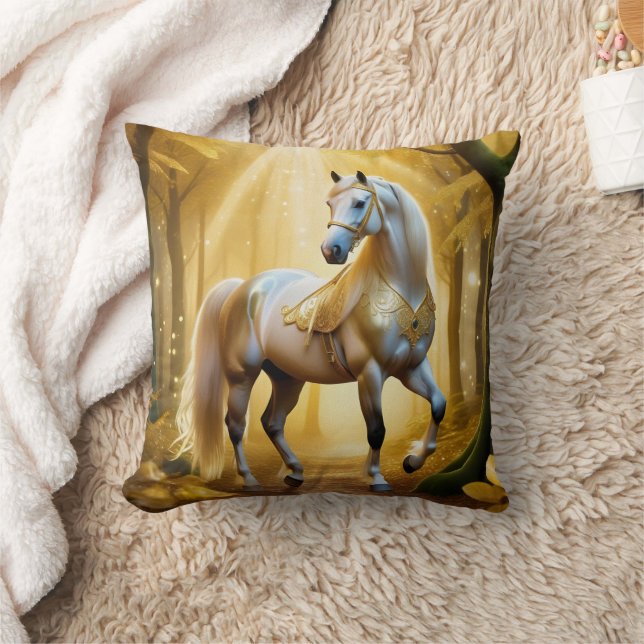 Coussin Cheval enchanté dans la forêt dorée (Couverture)