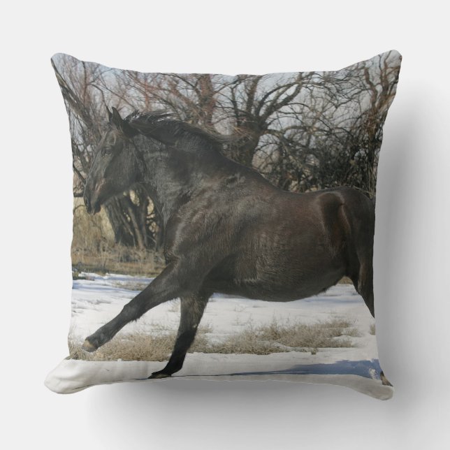 Coussin Cheval sauvage de mustang dans la neige 2 (Recto)