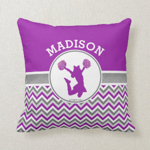 Coussin Chevron pourpre décoré d'un monogramme barre Pom
