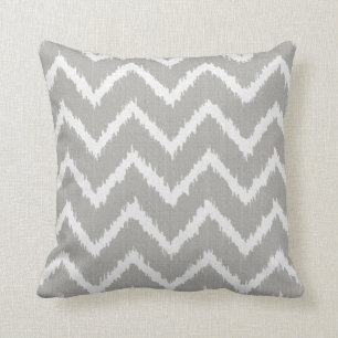 Coussin Chevrons d'Ikat - gris argenté et blanc