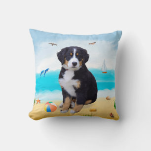Coussin Chien de montagne bernois sur la plage