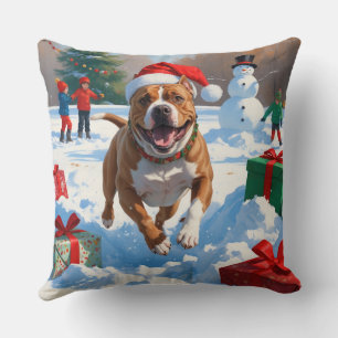 Coussin Chien Pitbull courant dans la neige avec un chapea