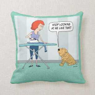 Coussin Chien ridé drôle de Shar-Pei méfiant du fer
