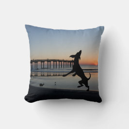 Coussin Chiens heureux dansant sur la scène de la plage