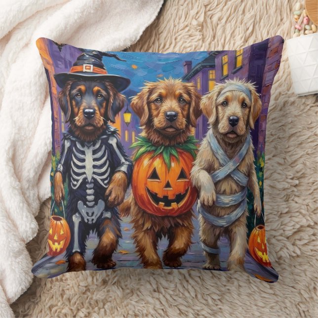 Coussin Chiens Mastiff Tibétains En Costumes Halloween (Couverture)
