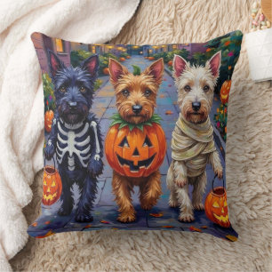 Coussin Chiens Terrier Écossais en costumes d'Halloween