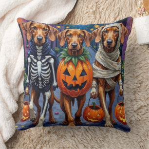 Coussin Chiens Vizsla faisant Trick-or-Treat dans un costu