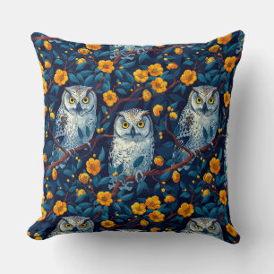 Coussin Chouettes sur arrière - plan floral, fleurs, feuil