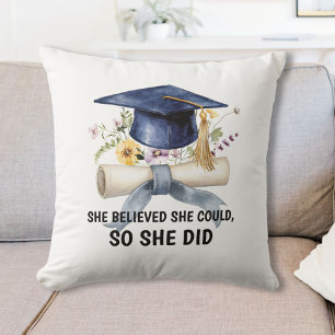 Coussin Citation Personnalisé et Fleurs de Remise de Diplô