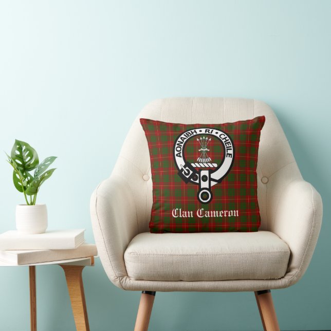 Coussin Clan Cameron Crest Badge & Tartan personnalisable (Chaise)