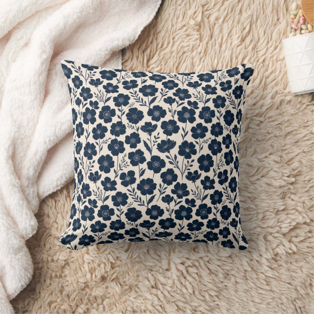 Coussin Clean monochrome wildflowers in navy on cream  (Couverture)