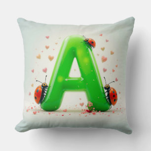 Coussin Coccinelles mignonnes sur la lettre verte de l'alp